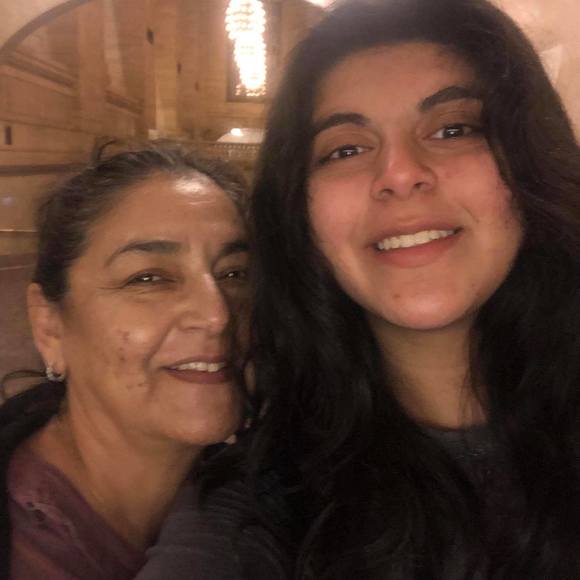 Meet your Posher, Leticia - Picture 1 of 1